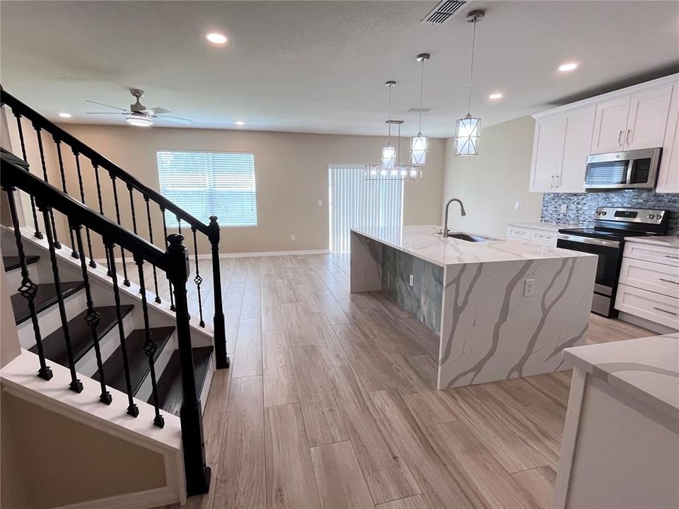 For Rent: $3,100 (5 beds, 3 baths, 2700 Square Feet)