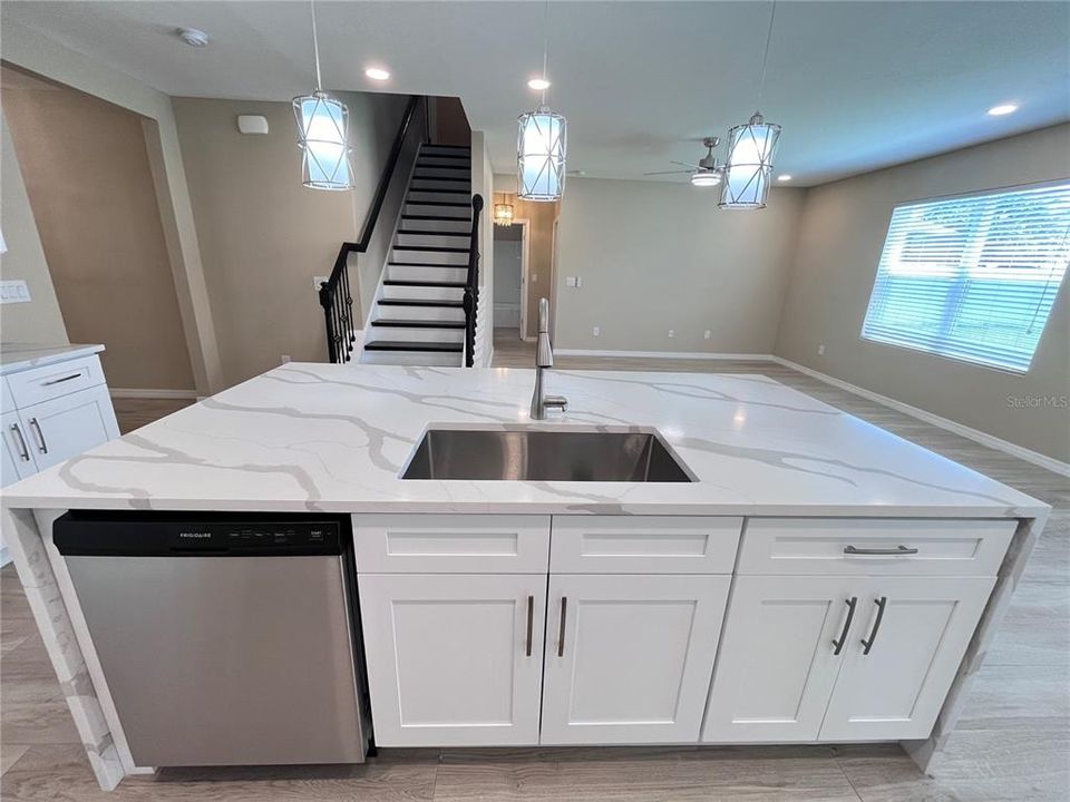 For Rent: $3,100 (5 beds, 3 baths, 2700 Square Feet)