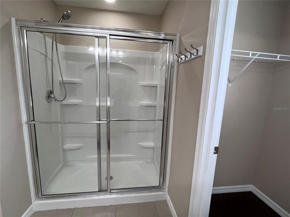 For Rent: $3,100 (5 beds, 3 baths, 2700 Square Feet)