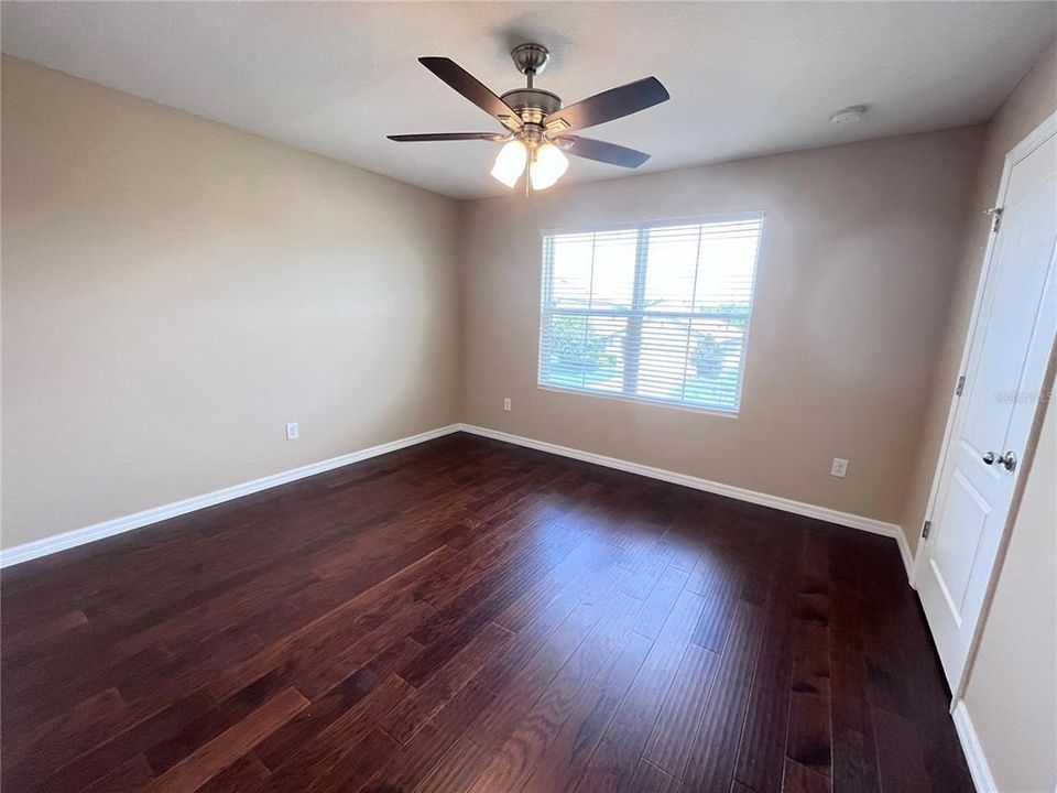 For Rent: $3,100 (5 beds, 3 baths, 2700 Square Feet)