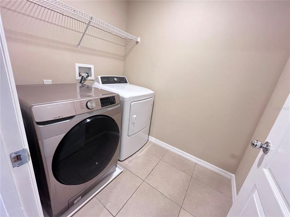 For Rent: $3,100 (5 beds, 3 baths, 2700 Square Feet)