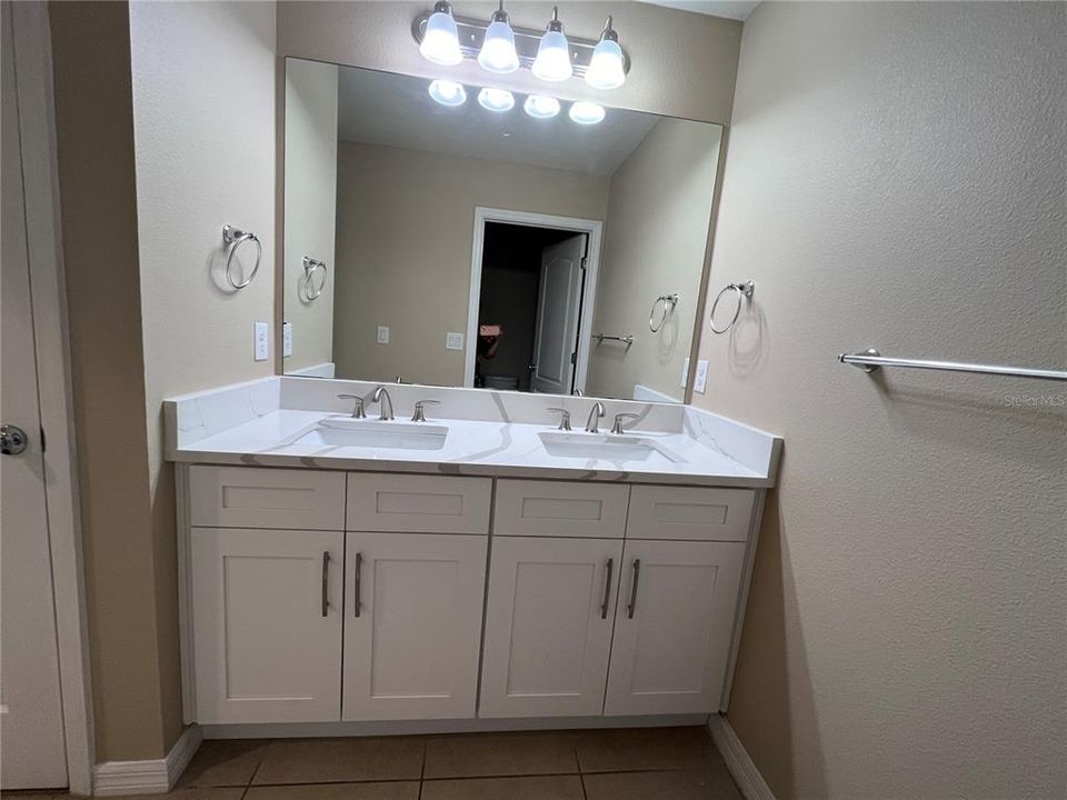 For Rent: $3,100 (5 beds, 3 baths, 2700 Square Feet)