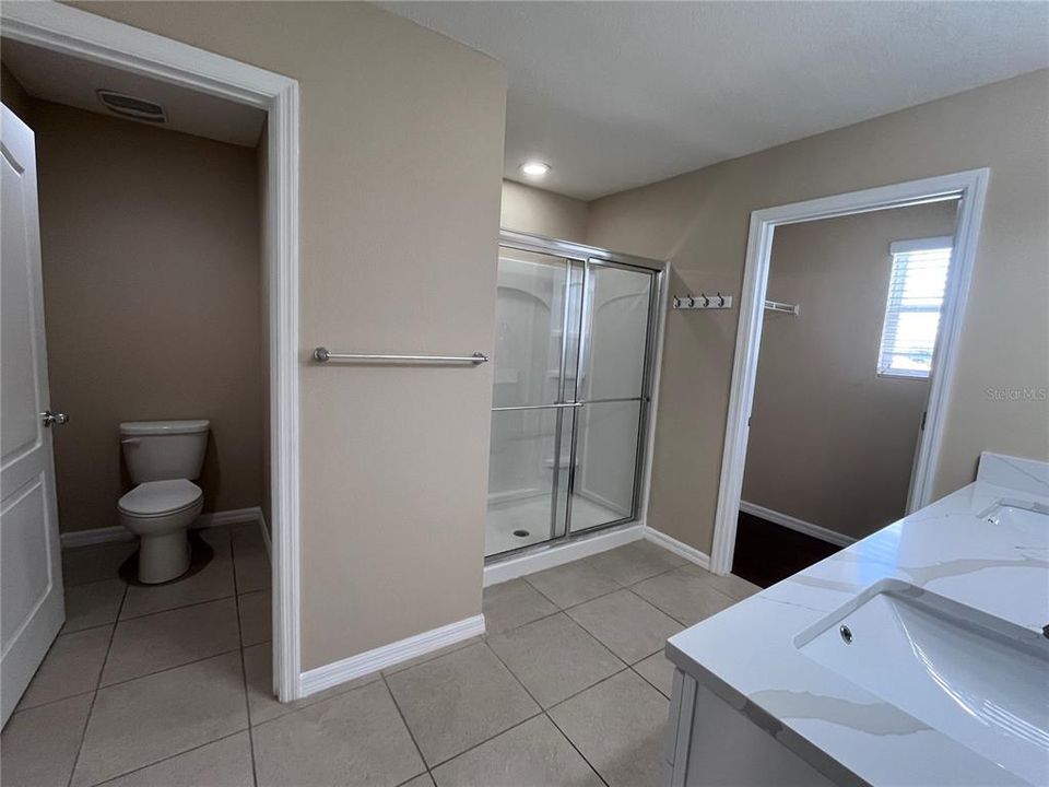 For Rent: $3,100 (5 beds, 3 baths, 2700 Square Feet)