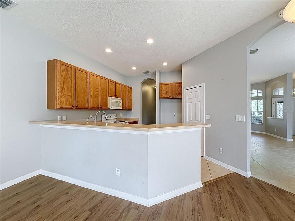 En Venta: $425,000 (4 camas, 3 baños, 2185 Pies cuadrados)