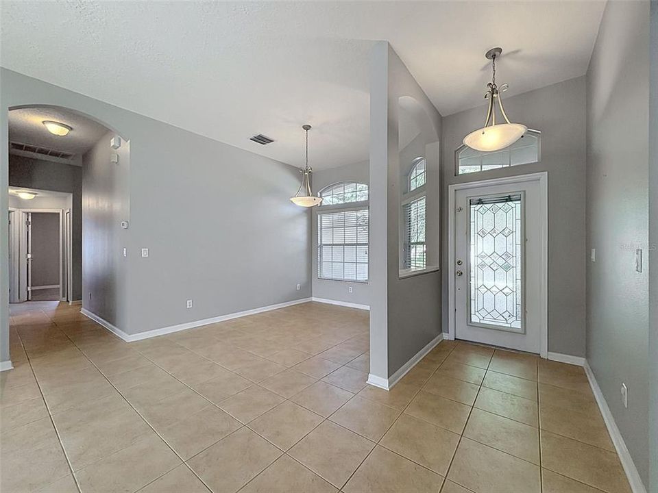 En Venta: $425,000 (4 camas, 3 baños, 2185 Pies cuadrados)