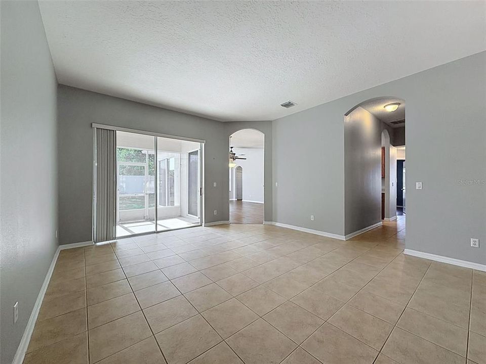 En Venta: $425,000 (4 camas, 3 baños, 2185 Pies cuadrados)