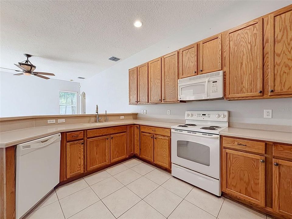 En Venta: $425,000 (4 camas, 3 baños, 2185 Pies cuadrados)