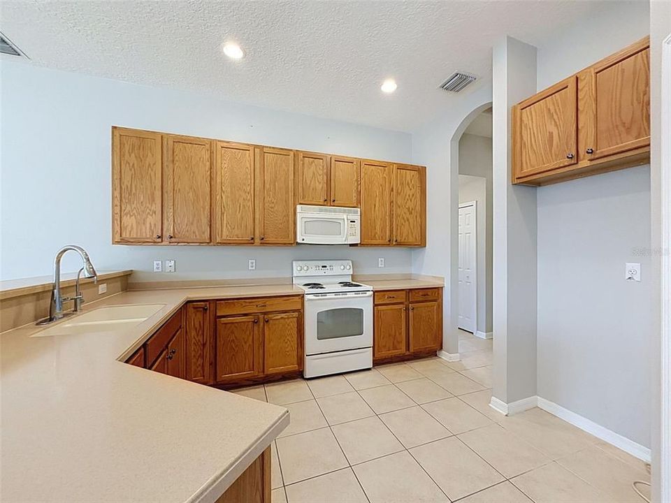 En Venta: $425,000 (4 camas, 3 baños, 2185 Pies cuadrados)