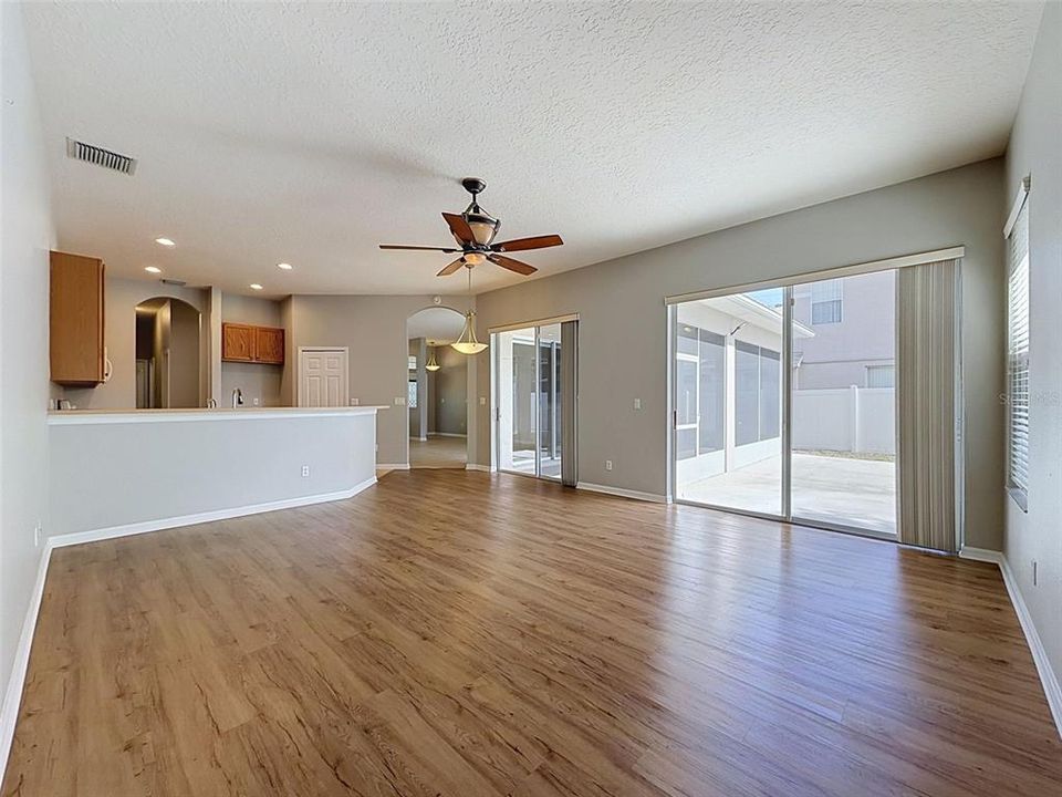 En Venta: $425,000 (4 camas, 3 baños, 2185 Pies cuadrados)
