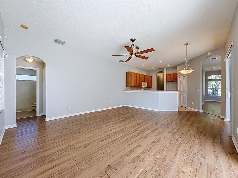 En Venta: $425,000 (4 camas, 3 baños, 2185 Pies cuadrados)