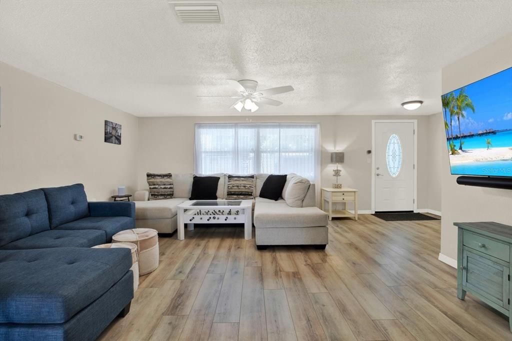 For Sale: $309,000 (2 beds, 3 baths, 1399 Square Feet)
