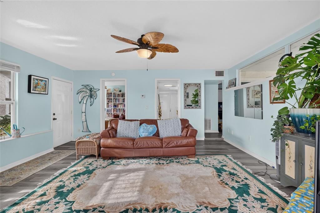 En Venta: $415,000 (3 camas, 2 baños, 2294 Pies cuadrados)