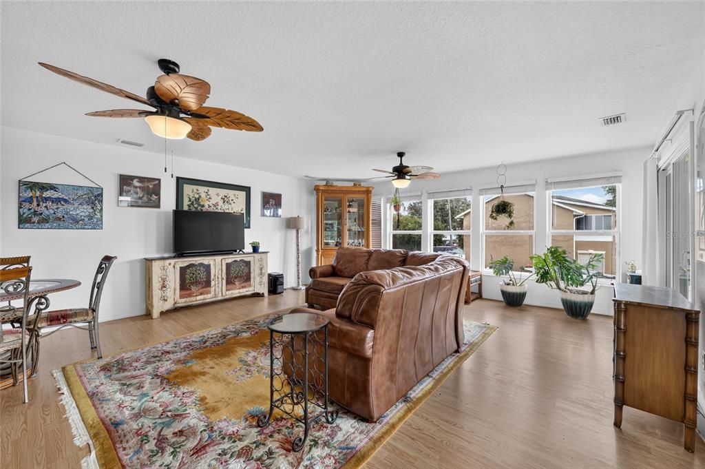 En Venta: $415,000 (3 camas, 2 baños, 2294 Pies cuadrados)
