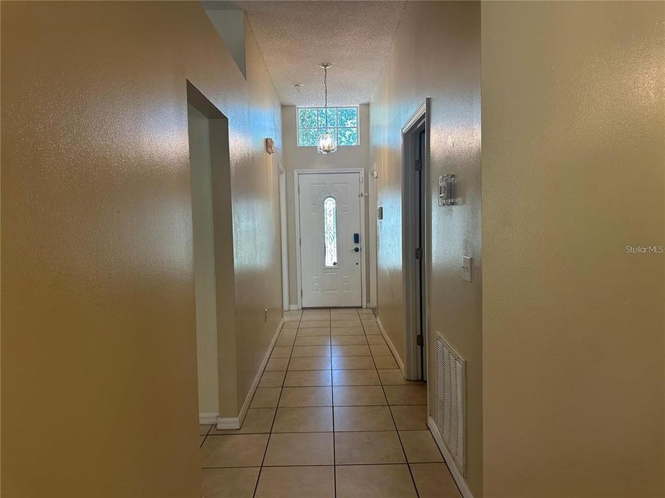 En Venta: $370,000 (5 camas, 2 baños, 1670 Pies cuadrados)