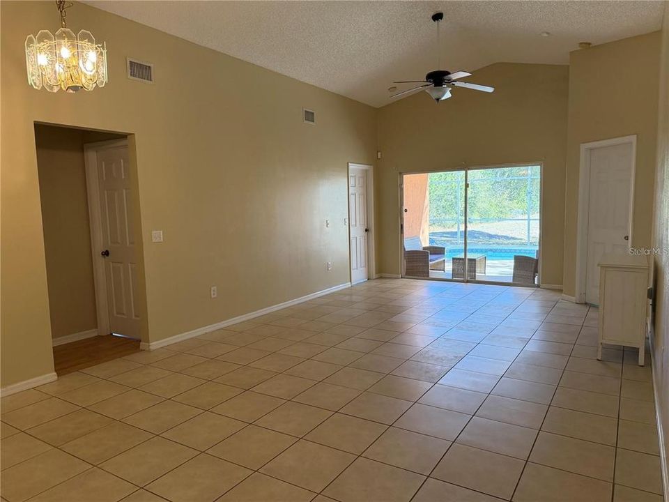 En Venta: $370,000 (5 camas, 2 baños, 1670 Pies cuadrados)