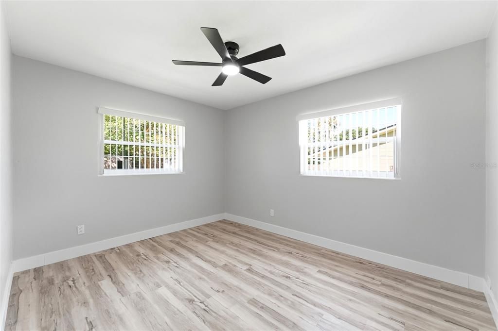 For Sale: $289,900 (2 beds, 1 baths, 1114 Square Feet)