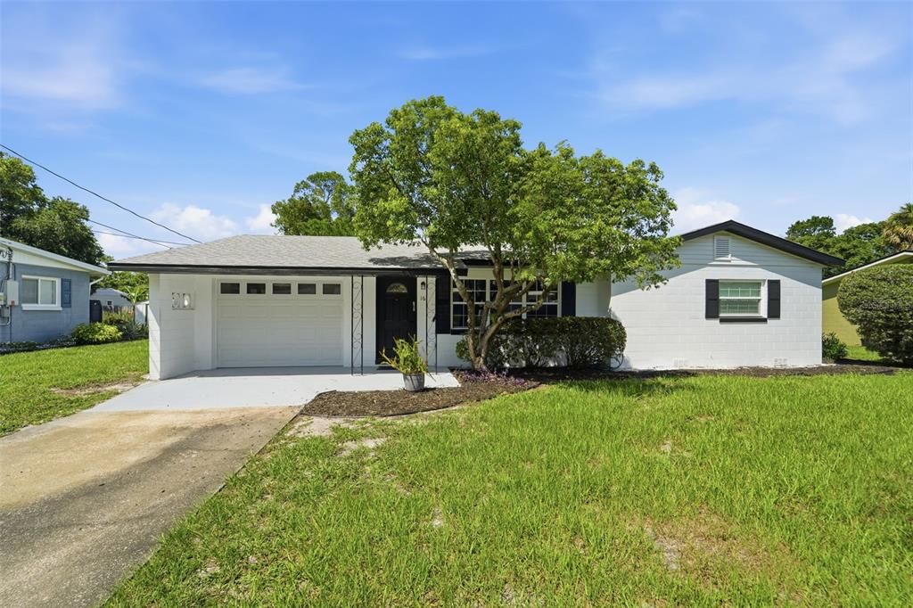 For Sale: $289,900 (2 beds, 1 baths, 1114 Square Feet)