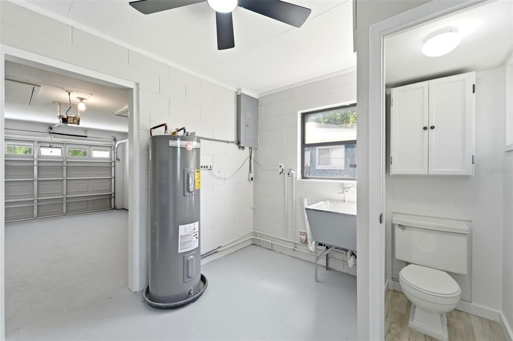For Sale: $289,900 (2 beds, 1 baths, 1114 Square Feet)