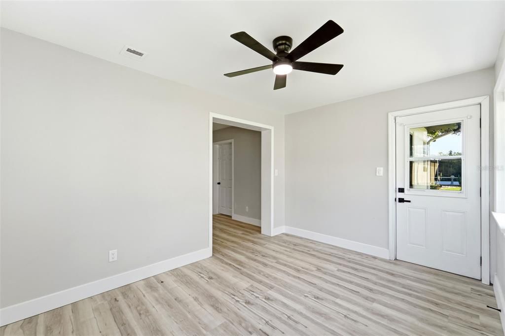 For Sale: $289,900 (2 beds, 1 baths, 1114 Square Feet)