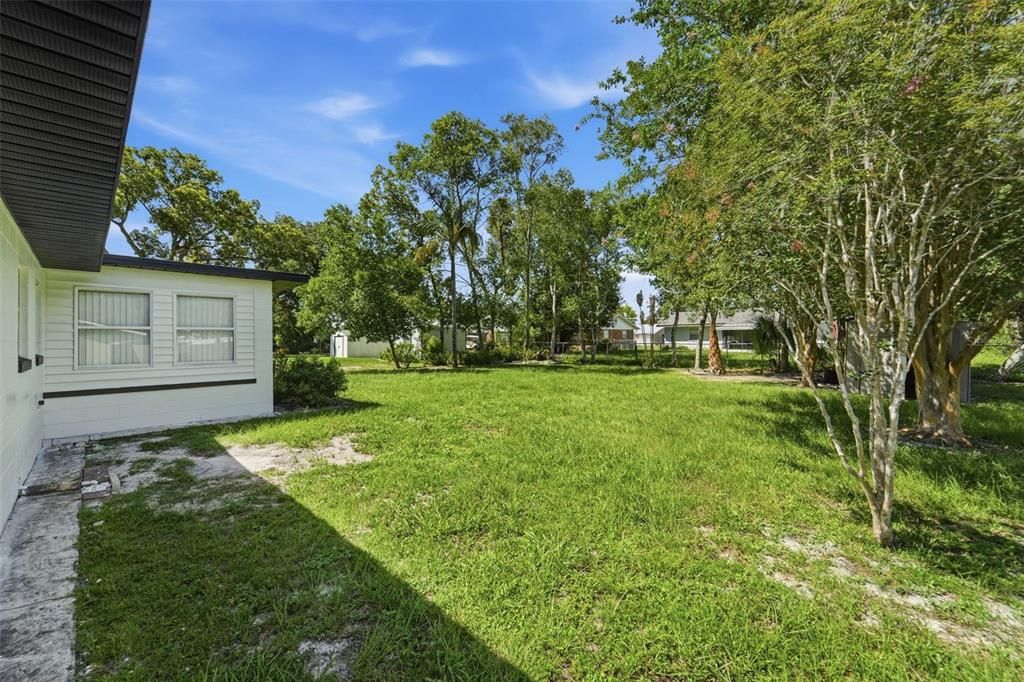 For Sale: $289,900 (2 beds, 1 baths, 1114 Square Feet)