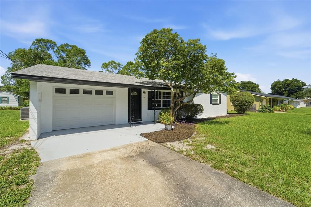 For Sale: $289,900 (2 beds, 1 baths, 1114 Square Feet)