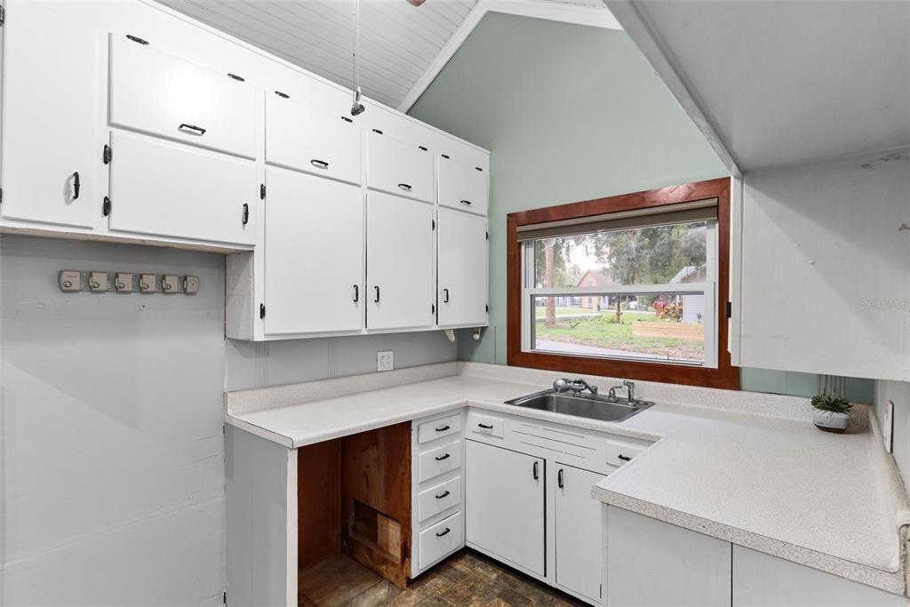 В аренду: $3,000 (3 спален, 2 ванн, 1683 Квадратных фут)