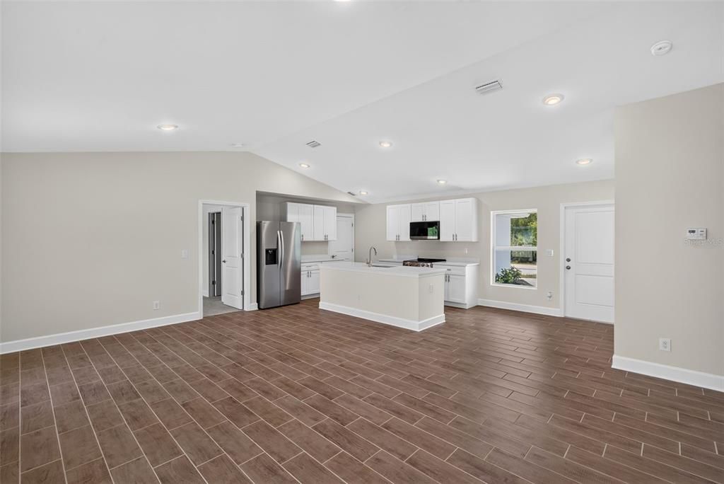 For Sale: $284,900 (3 beds, 2 baths, 1333 Square Feet)