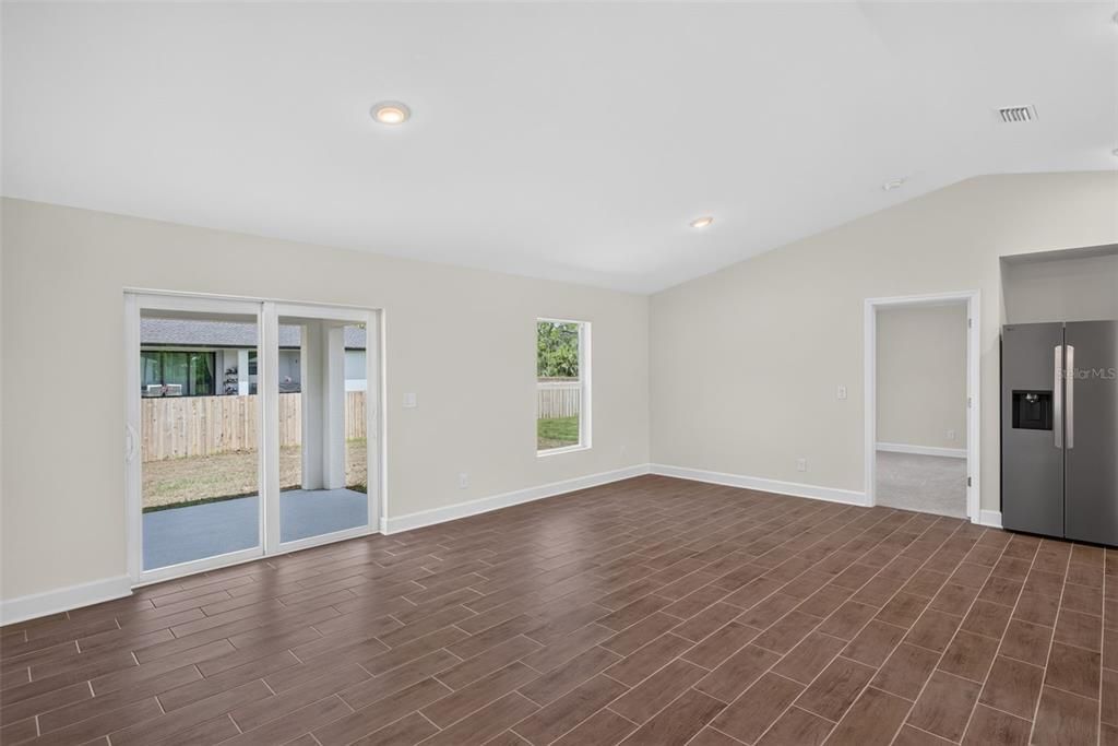 For Sale: $284,900 (3 beds, 2 baths, 1333 Square Feet)