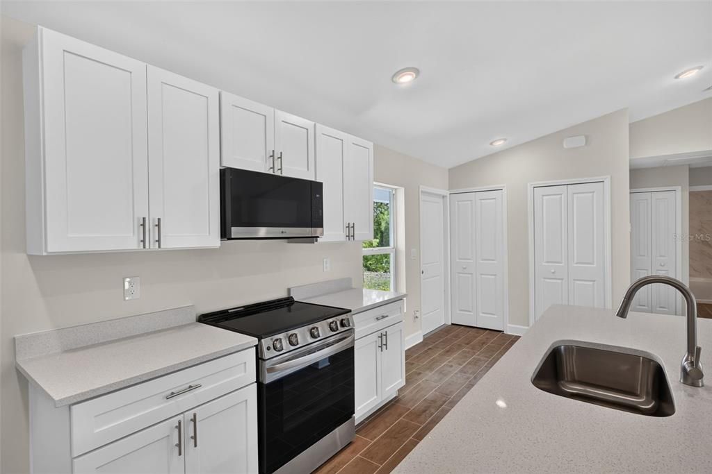 For Sale: $284,900 (3 beds, 2 baths, 1333 Square Feet)