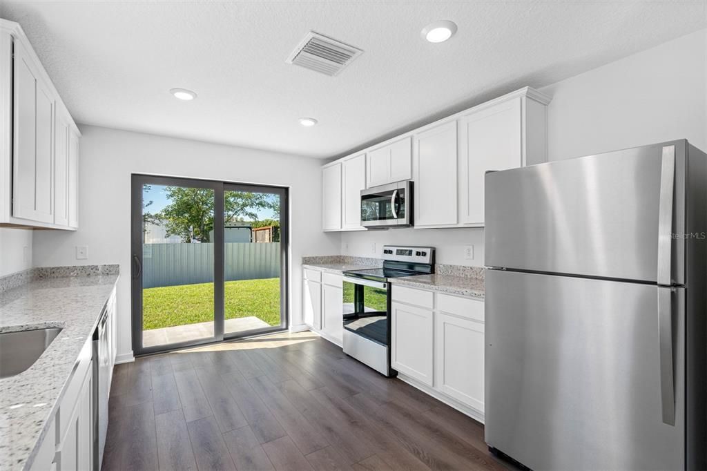 For Sale: $292,900 (2 beds, 2 baths, 1032 Square Feet)