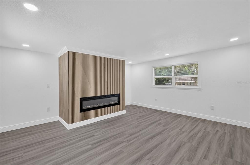 На продажу: $339,900 (3 спален, 4 ванн, 1681 Квадратных фут)