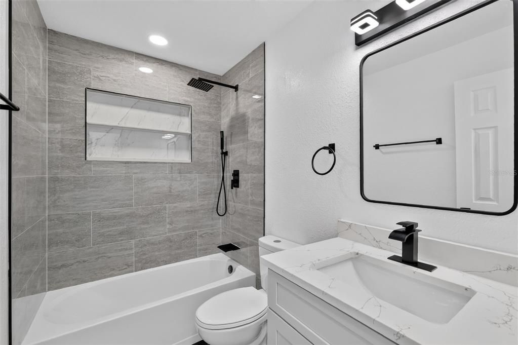 На продажу: $339,900 (3 спален, 4 ванн, 1681 Квадратных фут)