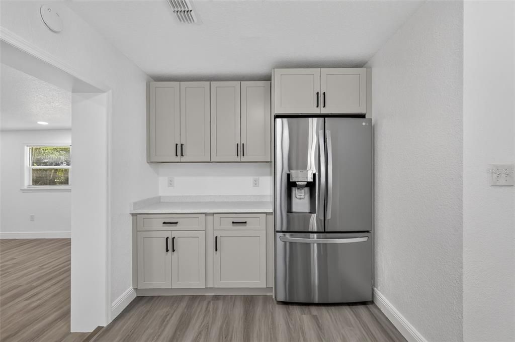 На продажу: $339,900 (3 спален, 4 ванн, 1681 Квадратных фут)