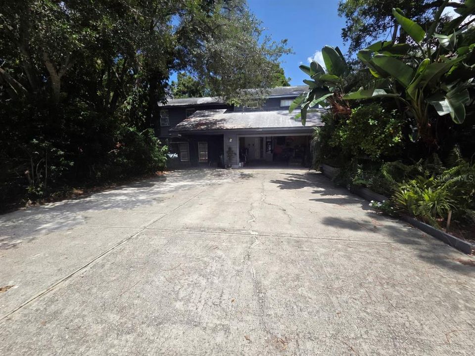 For Rent: $2,600 (3 beds, 2 baths, 2829 Square Feet)