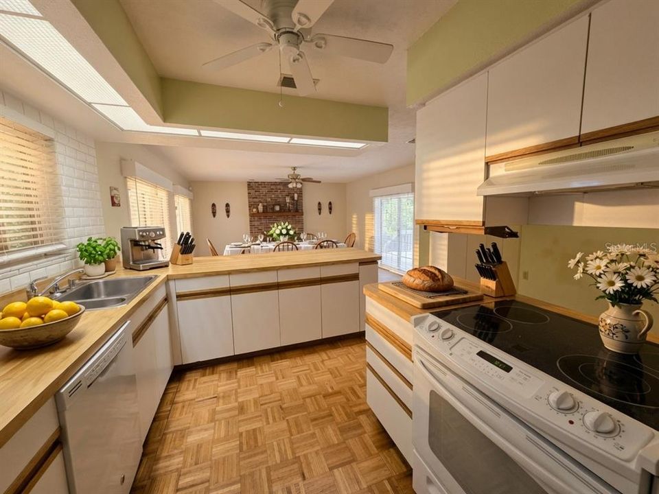 For Rent: $2,600 (3 beds, 2 baths, 2829 Square Feet)
