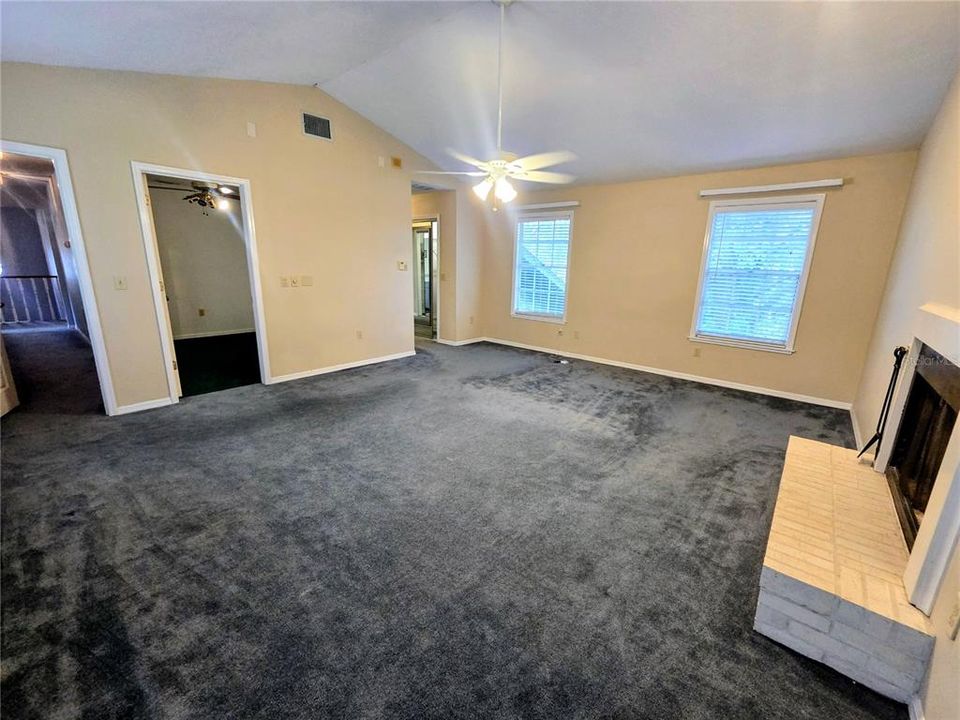 For Rent: $2,600 (3 beds, 2 baths, 2829 Square Feet)