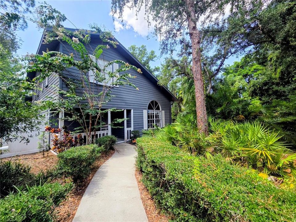 For Rent: $2,600 (3 beds, 2 baths, 2829 Square Feet)