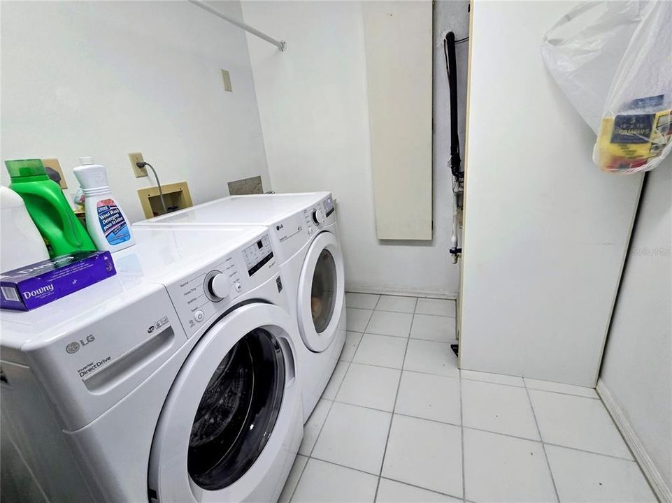 For Rent: $2,600 (3 beds, 2 baths, 2829 Square Feet)
