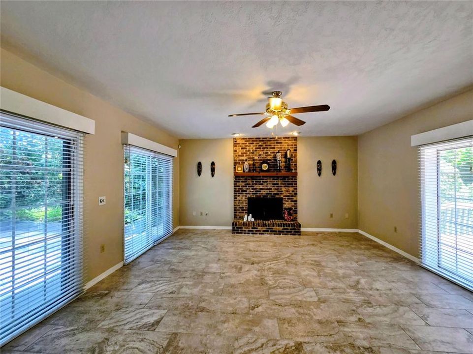For Rent: $2,600 (3 beds, 2 baths, 2829 Square Feet)