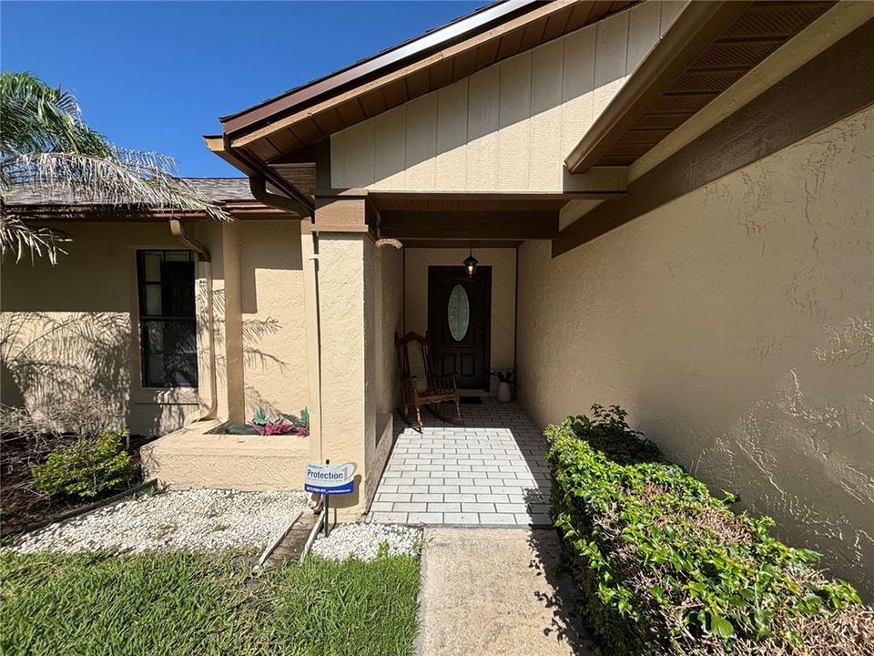 Active With Contract: $350,000 (3 beds, 2 baths, 1246 Square Feet)