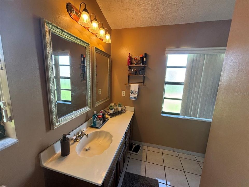 Active With Contract: $350,000 (3 beds, 2 baths, 1246 Square Feet)
