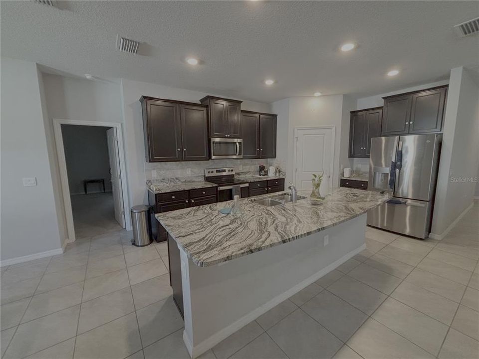 For Rent: $2,395 (4 beds, 3 baths, 2843 Square Feet)