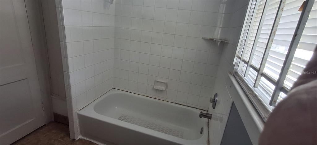 На продажу: $225,000 (2 спален, 1 ванн, 912 Квадратных фут)