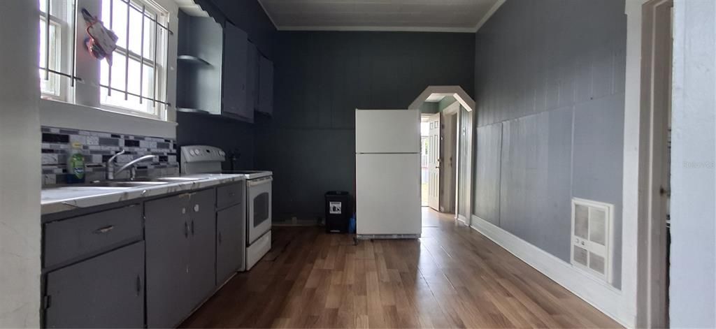 На продажу: $225,000 (2 спален, 1 ванн, 912 Квадратных фут)