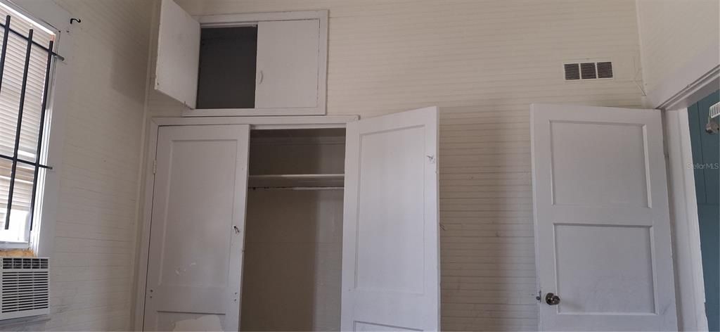 На продажу: $225,000 (2 спален, 1 ванн, 912 Квадратных фут)