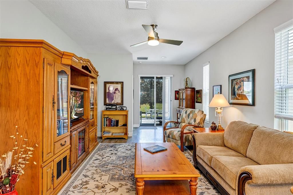 На продажу: $266,000 (2 спален, 2 ванн, 1208 Квадратных фут)