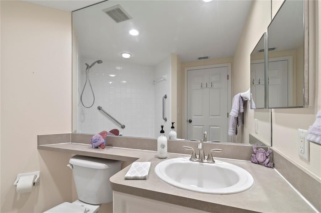 En Venta: $420,000 (3 camas, 2 baños, 1800 Pies cuadrados)