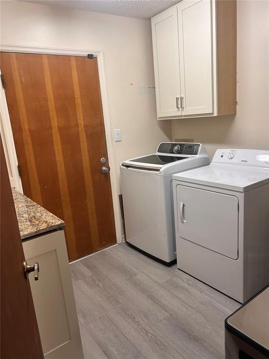 На продажу: $279,900 (2 спален, 2 ванн, 1263 Квадратных фут)