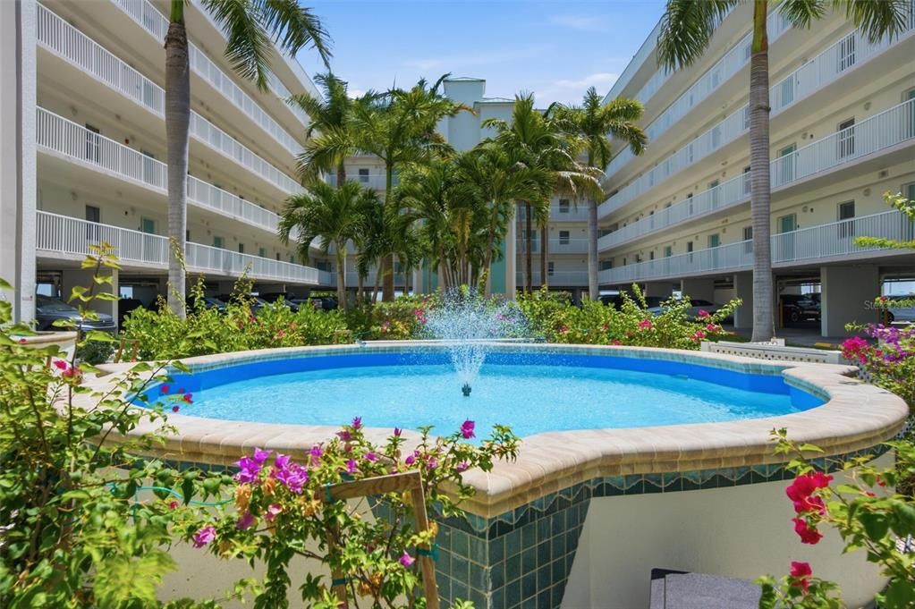 En Venta: $750,000 (2 camas, 2 baños, 870 Pies cuadrados)