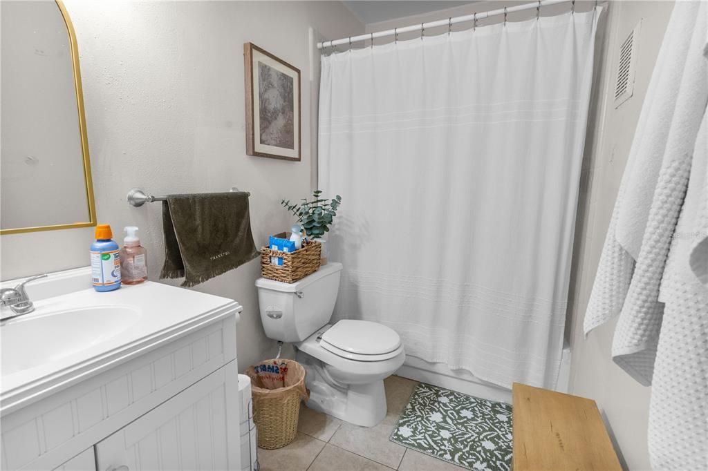 For Sale: $145,000 (2 beds, 1 baths, 1060 Square Feet)